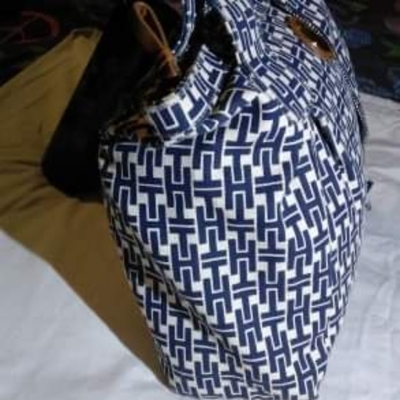 Tommy Hilfiger  purse new without tags - Picture 7 of 8